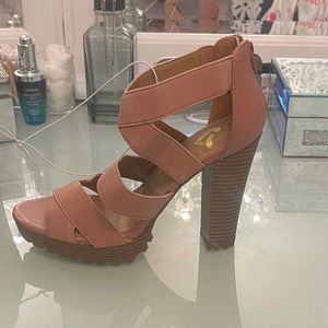 Mauve 4 1/2" heels super comfortable & easy to walk in.